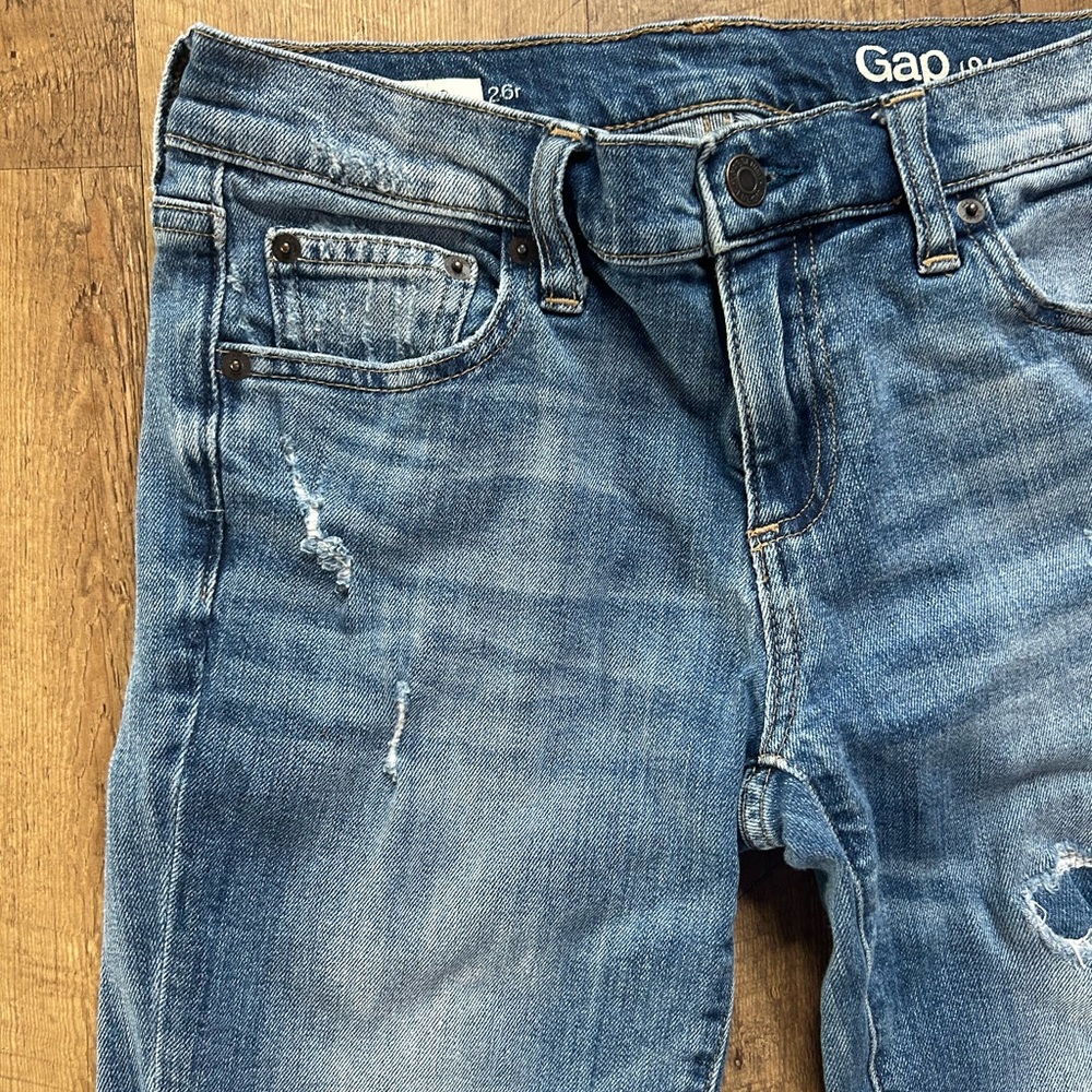 GAP Girlfriend Jeans Size 26 Cropped Distressed Medium Wash Denim - Picture 7 of 16